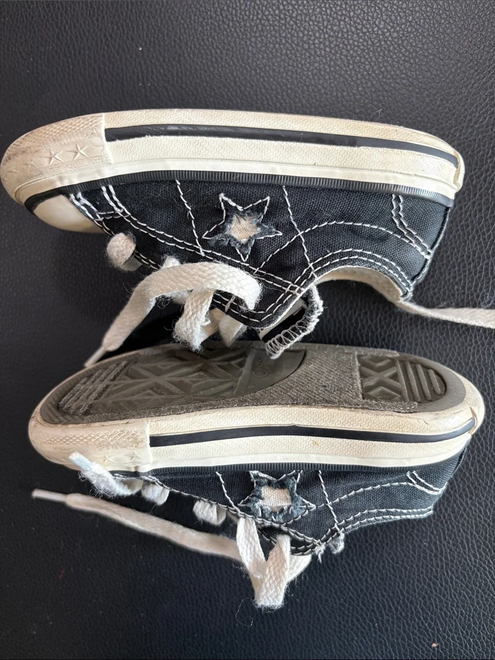 Converse toddler size 5 Black and White Kids Low-Top Canvas Sneakers